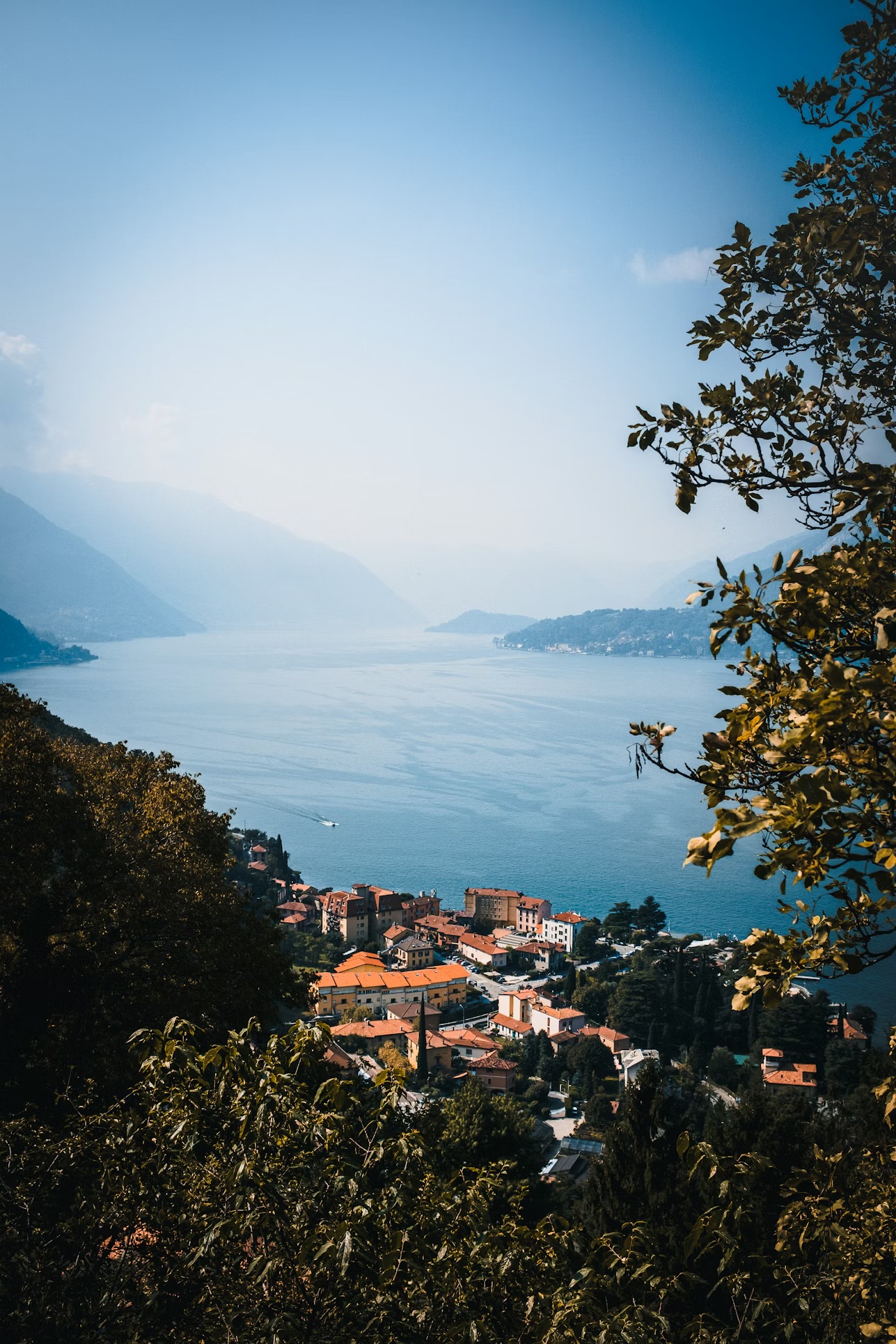 How deep is Lake Como?