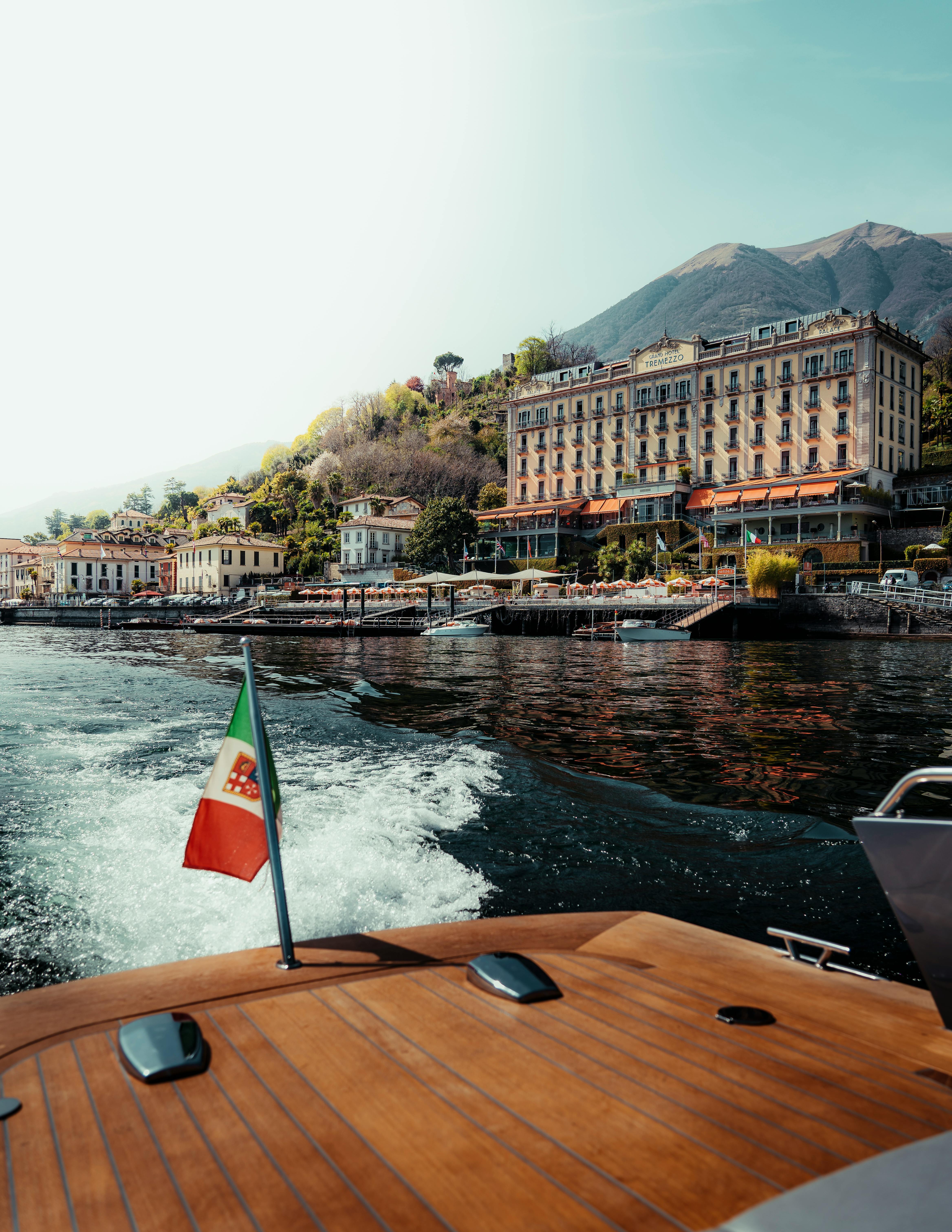 Cosa fare sul Lago di Como in barca: esperienze, mete e consigli pratici